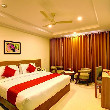 Hotel Floral Park Коттаям Экстерьер фото